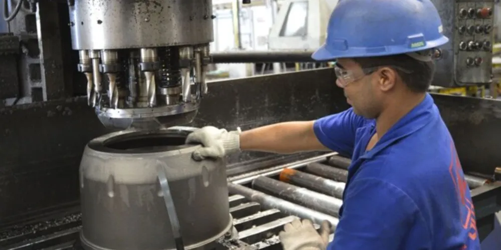 Crescimento da economia foi puxado pelas altas nos serviços (4,7%) e na indústria (4,5%)