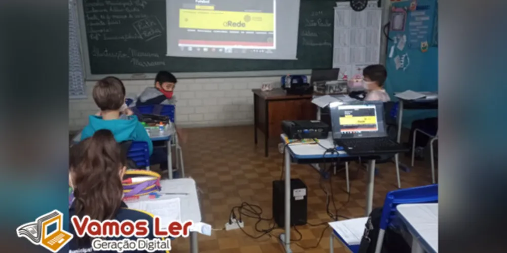 Diversos recursos foram utilizados em sala de aula, como o uso de notebooks