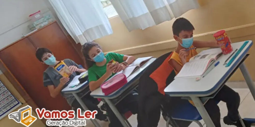 Grupos de conversa e pesquisas movimentaram alunos em sala de aula