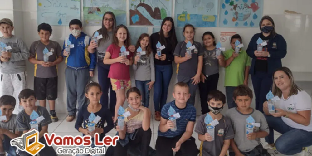 Segundo a educadora, a turma compreendeu como reutilizar a água, além de produzirem cartazes em equipes