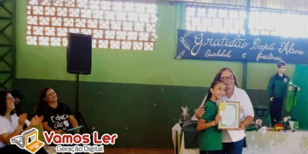 Carta foi lida pela aluna Nathaly Rodrigues Tuono de Mello durante a entrega de uniformes e materiais escolares