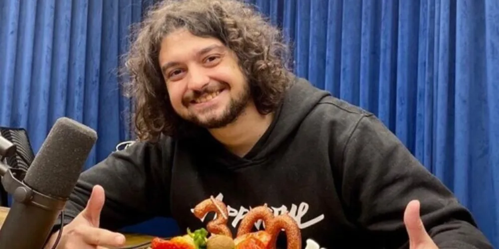 “Estou sofrendo perseguição política", relatou o ex-apresentador do Flow Podcast