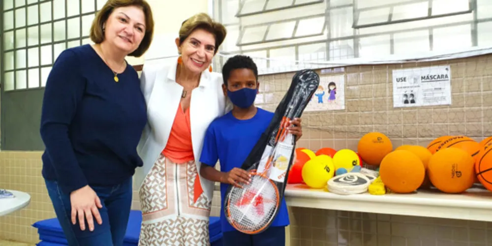Entrega simbólica aconteceu nesta quinta-feira (31), representando o investimento mais de R$ 570 mil em materiais de educação física
