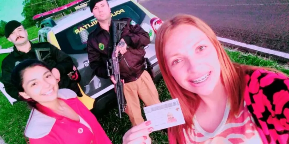 Depois de 9 anos, mulher realiza sonho de ser parada em blitz