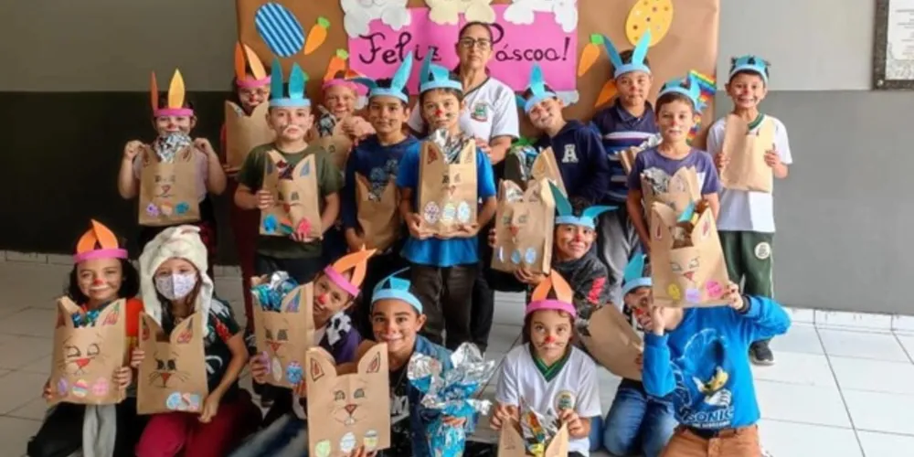 Entrega dos ovos de chocolate trouxe alegria aos alunos e contagiou os ambientes educacionais