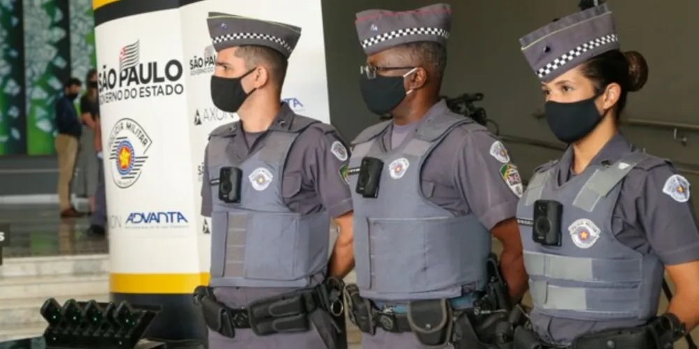Equipamentos nas fardas dos policiais registram áudio e vídeo