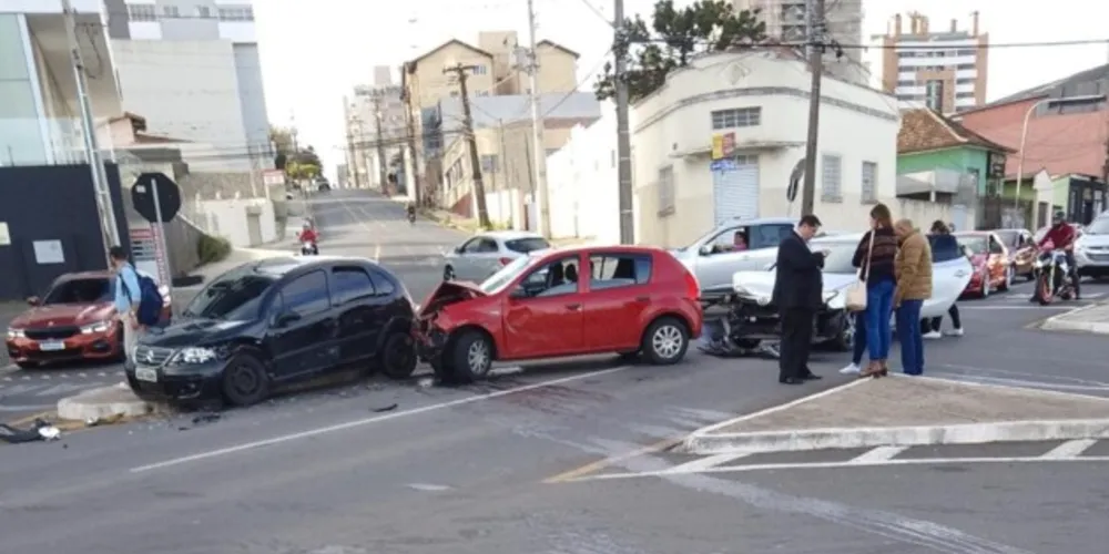 Acidente aconteceu na tarde deste sábado, em Ponta Grossa