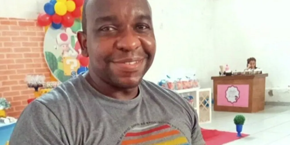 Família alega racismo: "Ele morreu porque era preto. É fácil atirar em um preto mexendo na mochila porque é preto", disse a viúva de Durval Teófilo Filho