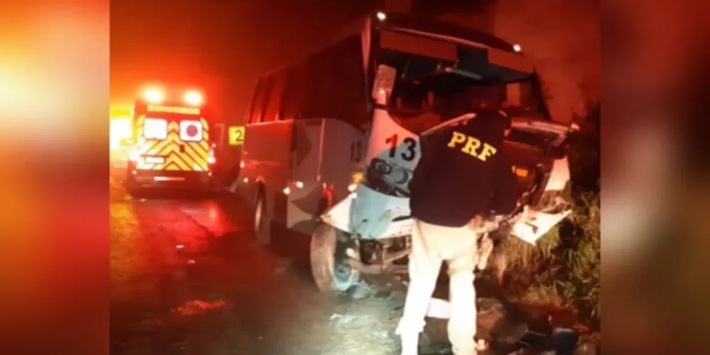 O condutor foi encaminhado para o Hospital Universitário em estado grave