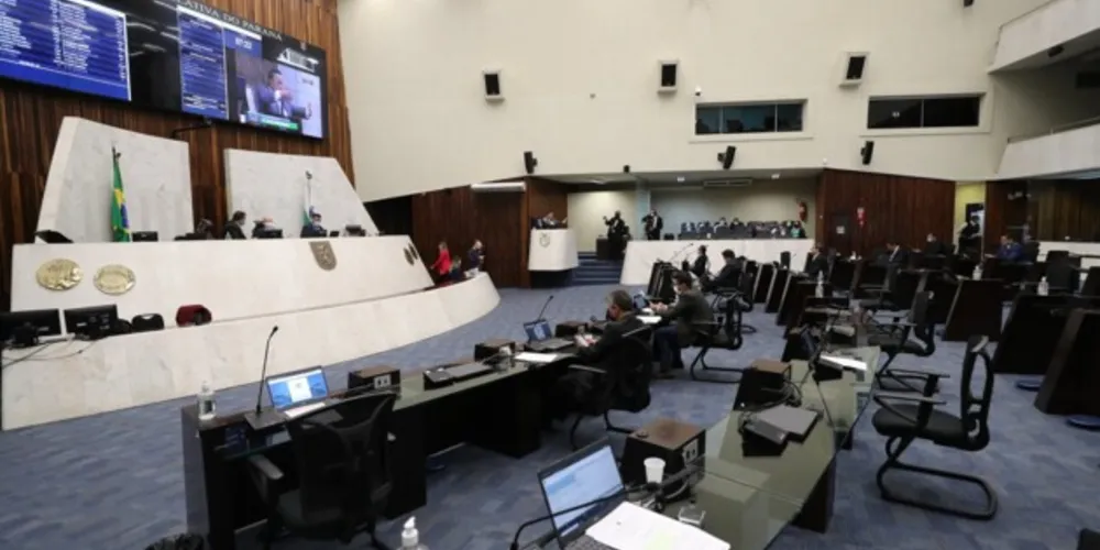 Discussões entre os deputados aconteceram nesta terça-feira (22).