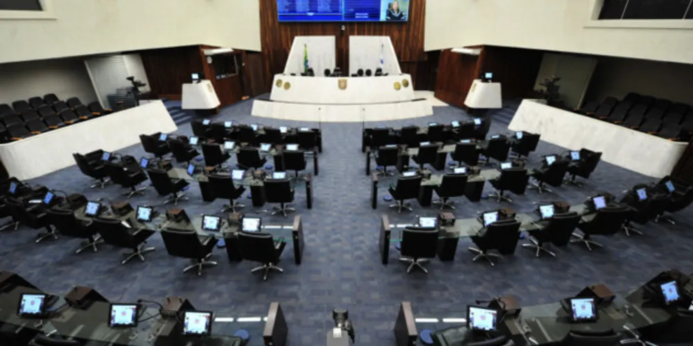 Ao todo, 30 deputados trocaram de partido na Assembleia Legislativa do Paraná.