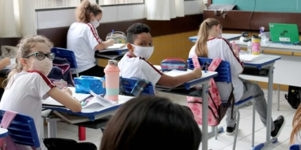 Protocolos de biossegurança deverão ser seguidos na comunidade escolar.