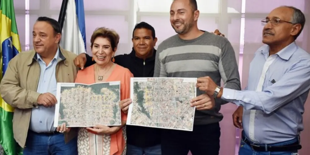 Lideranças do Estado e de Ponta Grossa durante a cerimônia que oficializou os recursos para a cidade.