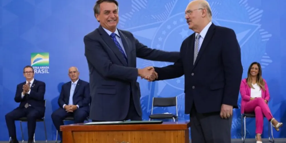 Presidente da República, Jair Bolsonaro, e o ministro da Educação, Milton Ribeiro.