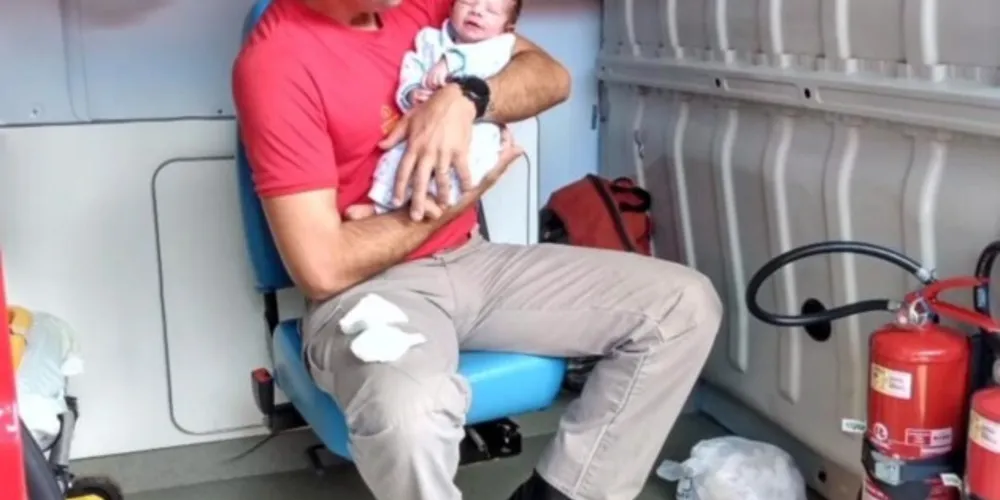 Bebê de 15 dias foi salvo pelo soldado Lucas Ritixen.