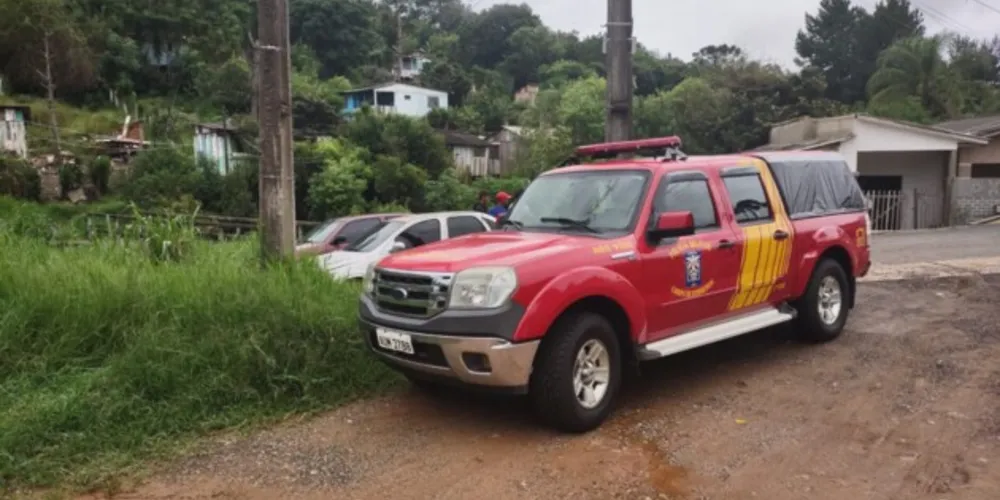 Corpo de Bombeiros foi acionado na manhã deste sábado (12)