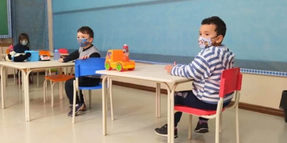 Secretaria Municipal de Educação desmente boatos sobre surto de covid nas escolas