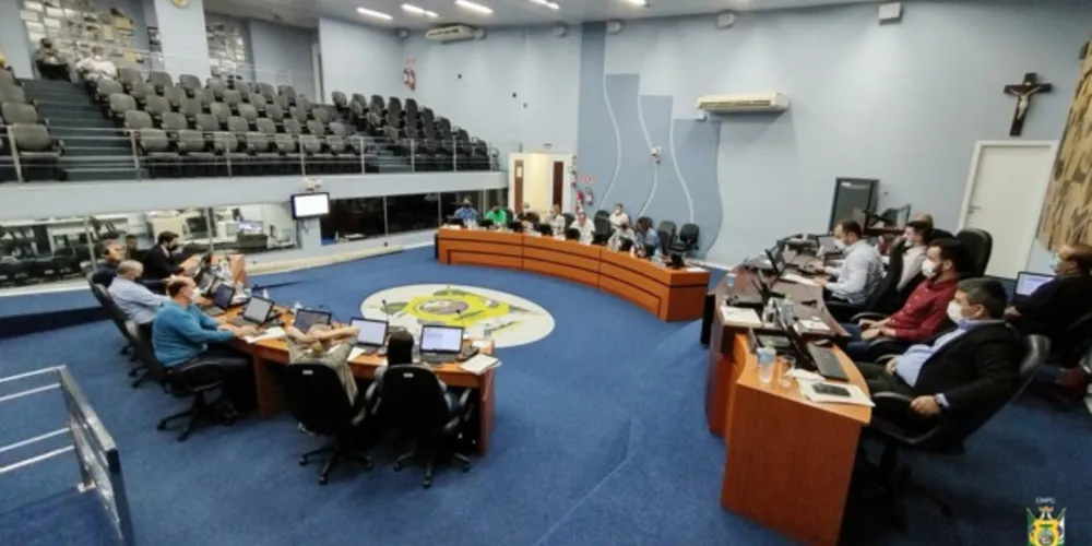 Votação dos parlamentares aconteceu na tarde desta segunda-feira (14).