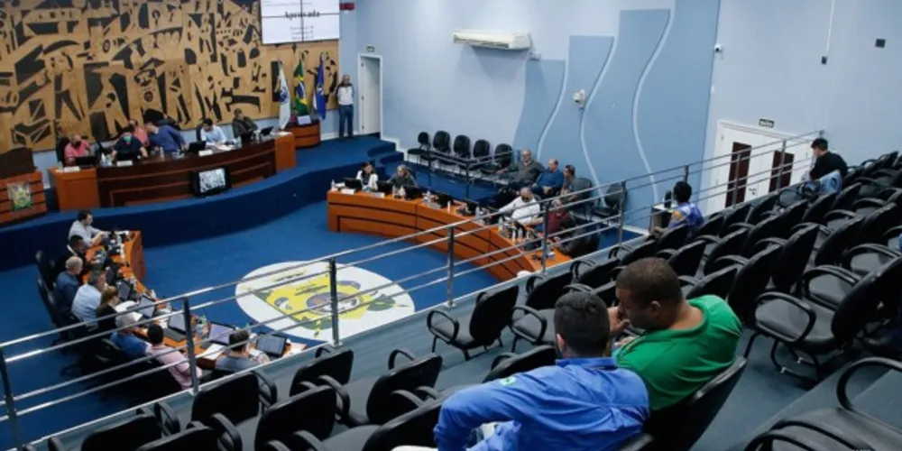 Lideranças políticas discutiram a proposta do Executivo na tarde desta segunda-feira (11).