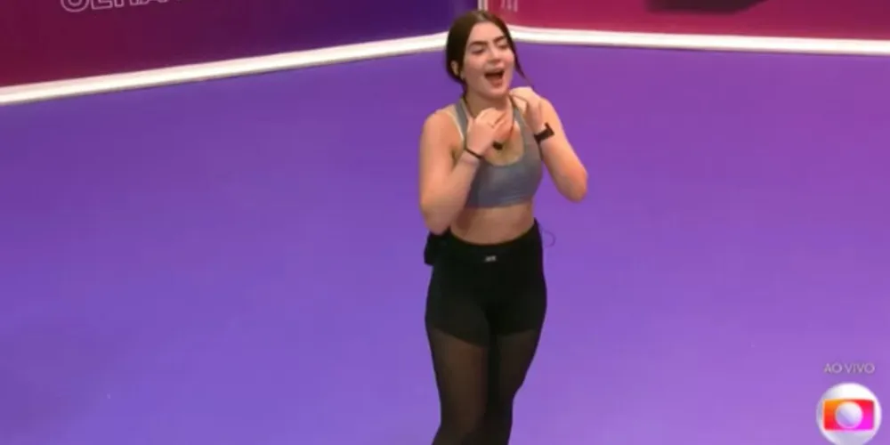 Jade comemora após vencer a prova do líder