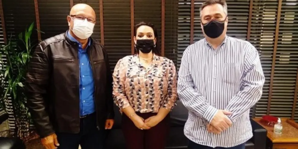 Prefeita Elisangela Pedroso se reuniu nesta semana com o deputado Luiz Cláudio Romanelli e com o secretário estadual de Saúde, Beto Preto