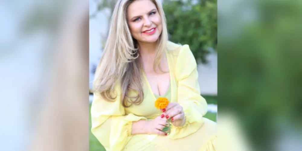 NOVO CICLO - A médica Daniele Araujo festeja a troca de idade nesta terça - feira (12). Além da data festiva a médica comemora os 22 anos da sua clínica Corpo e Arte, que atua no cenário de beleza e estética. Pela dupla festividade a coluna RC parabeniza a aniversariante.