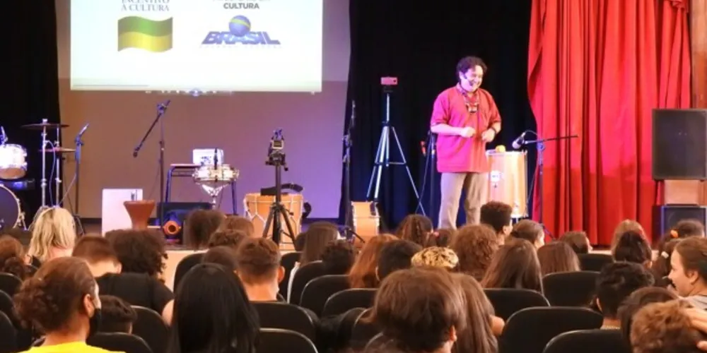 Projeto acontece desde 2016 e leva o conhecimento da arte da música para crianças e adolescentes