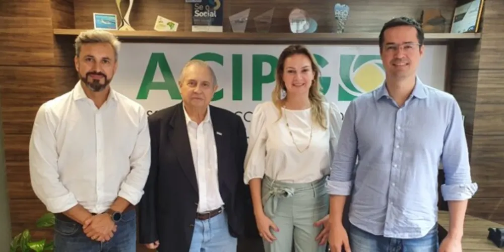 Da esquerda para a direita: Fabio Oliveira, Douglas Taques, Giorgia Bochenek e Deltan Dallagnol.