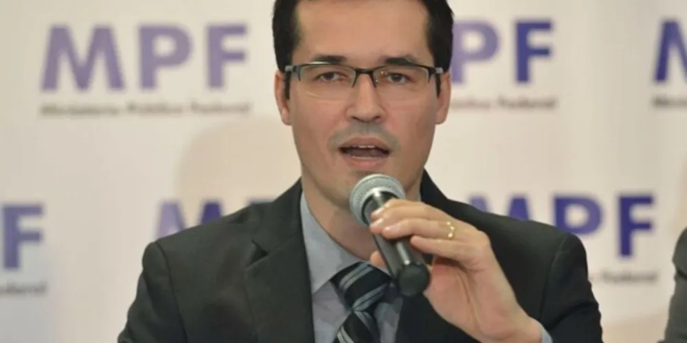 Deltan Dallagnol se reúne com diretores da Associação Comercial