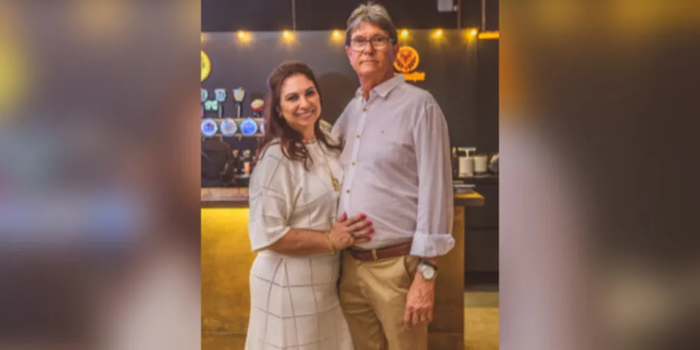 REGISTRO – O querido casal de nossa cidade Patricia e Edílson Gorte prestigiando o bar da fábrica da Steudel Cervejas Especiais. Vale registrar, que a Steudel prepara uma super novidade para fim deste mês.