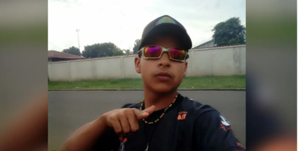 Familiares buscam informações para localizar o jovem identificado como Fernando Ferreira de Freitas