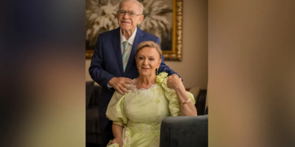BRINDE À VIDA - Carlos Alberto Cury celebrou no último sábado (29) a passagem de seu aniversário de 83 anos. A família sempre foi à prioridade do aniversariante, e a qual ele dedicou todo seu amor para formar com orgulho, carinho e muitos exemplos de abnegação. Nessa data tão feliz para a família, o desejo da coluna RC e do seu filho, é que siga sendo o homem virtuoso que faz a diferença no mundo através da sua existência e que a saúde possa brindar-lhe com dias de muita felicidade e conquista no novo ciclo de vida que se inicia. No registro especial Carlos e sua esposa Teresa E. Justus Cury