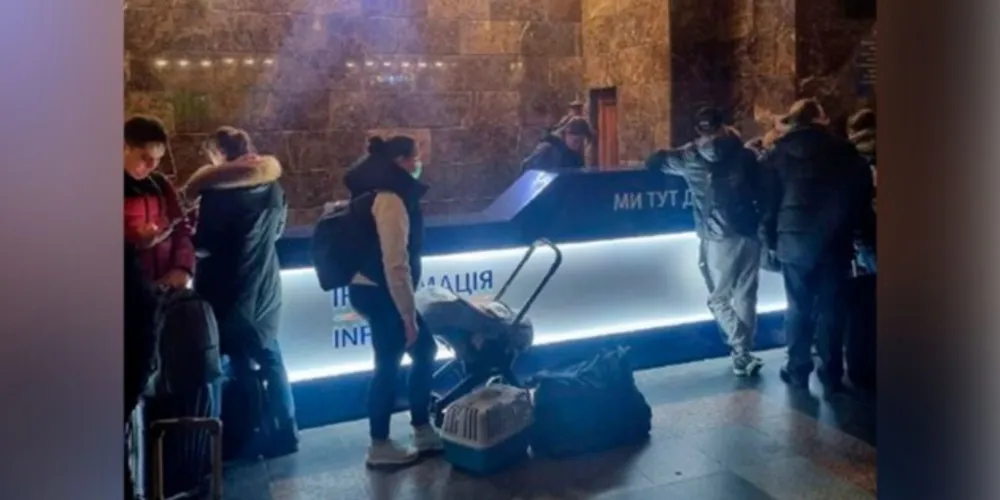 Embaixada do Brasil em Kiev anuncia trem para retirada de brasileiros