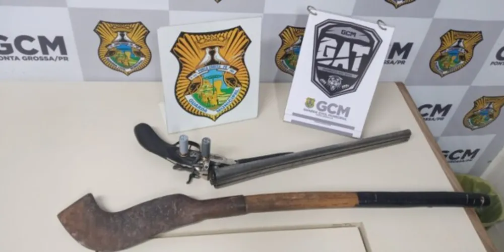 Espingarda calibre 12. foi apreendida pelos agentes de segurança