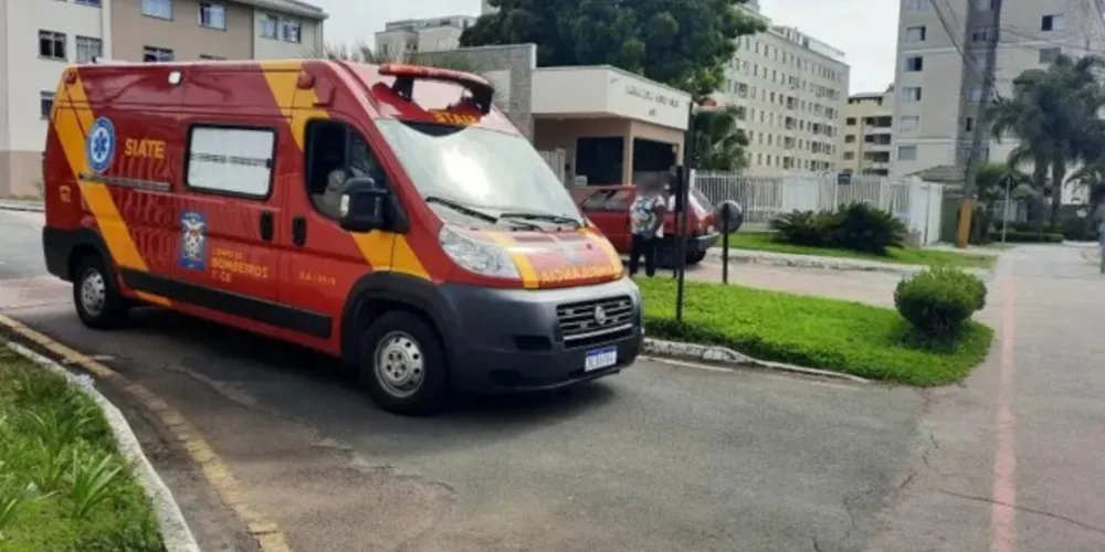 As informações preliminares são de que ela fazia a limpeza das janelas do apartamento quando aconteceu o acidente