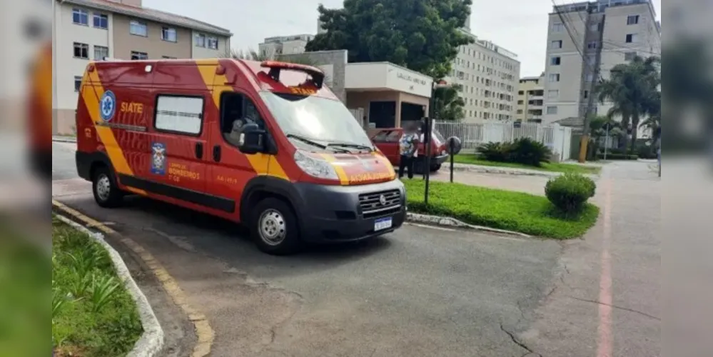 As informações preliminares são de que ela fazia a limpeza das janelas do apartamento quando aconteceu o acidente