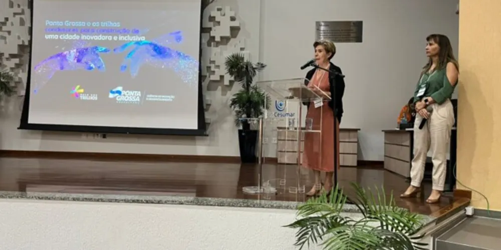 Prefeita Elizabeth e presidente da AID, Tônia Mansani, durante o evento em Maringá.