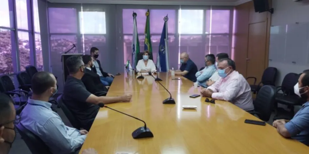 Parlamentares se reuniram com a líder do Executivo nesta quarta (2).