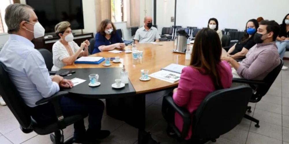 Prefeita Elizabeth e lideranças do Poder Executivo de Maringá.