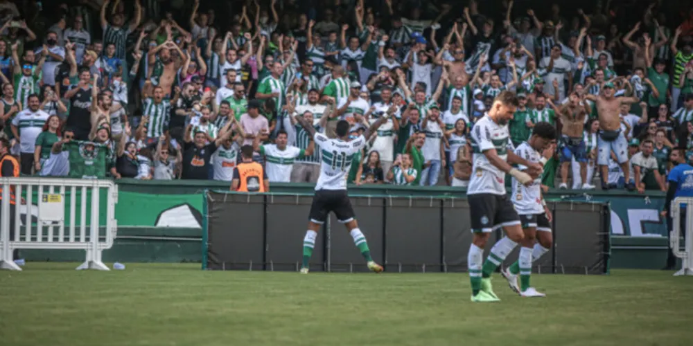 Empate em 1 a 1 no Estádio Couto Pereira garantiu a classificação do Coxa. Equipe alviverde aguarda o vencedor do duelo entre Maringá e Operário
