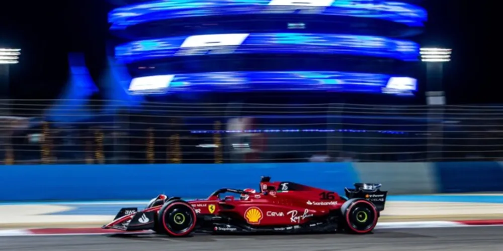 Ferrari fez o melhor tempo com Charles Leclerc. O outro carro, de Carlos Sainz, larga em terceiro
