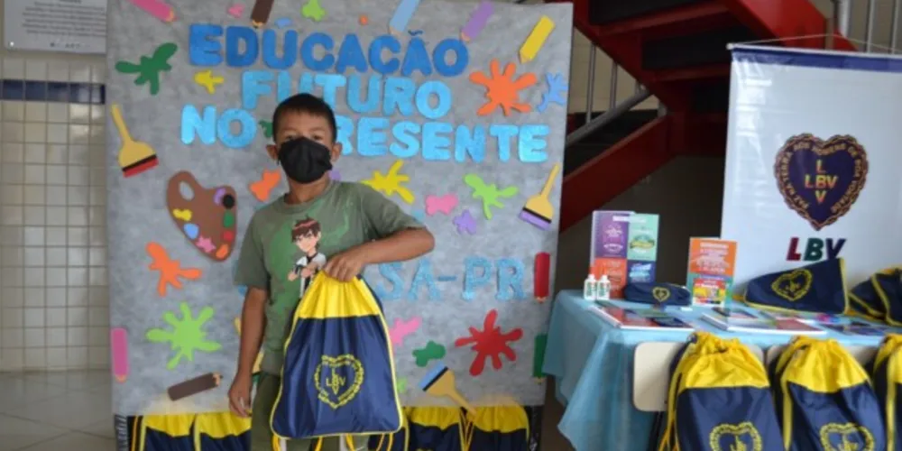 Imagem ilustrativa da imagem LBV investe na Educação e entrega kits de material em PG