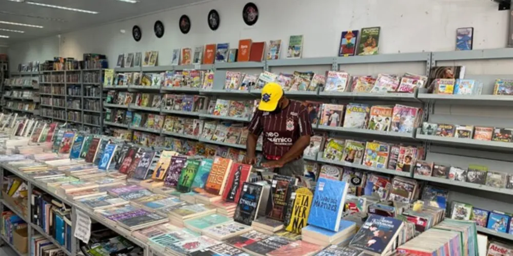 O sebo em uma das principais avenidas de Ponta Grossa, tem 18 anos de história