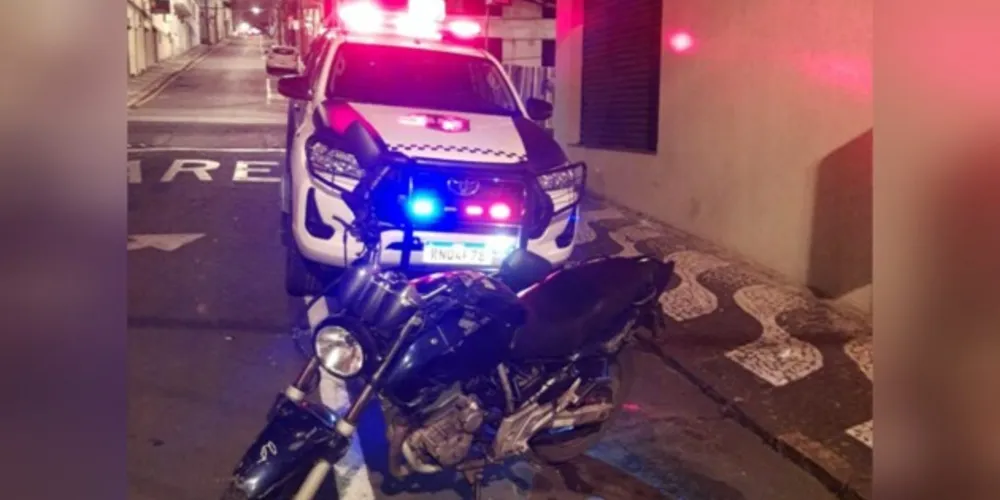 As placas da motocicleta estavam adulteradas.