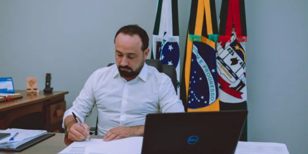 Prefeito Henrique Carneiro traz detalhes dos novos projetos de lei aprovados pela Câmara Municipal