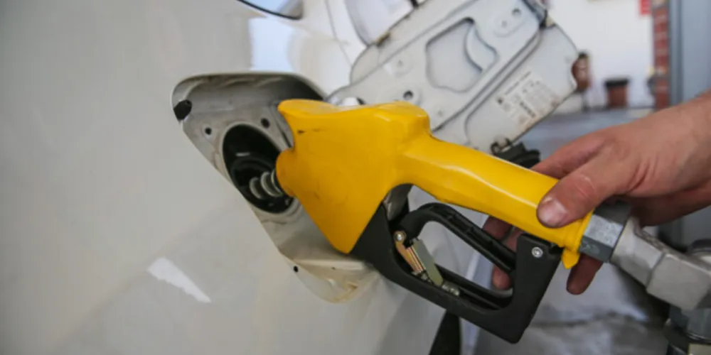 Distribuidoras teriam enviado caminhões para reposição já com reajuste