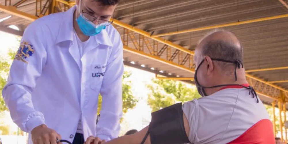 Alunos de Medicina  daUEPG realizam ação de combate a obesidade