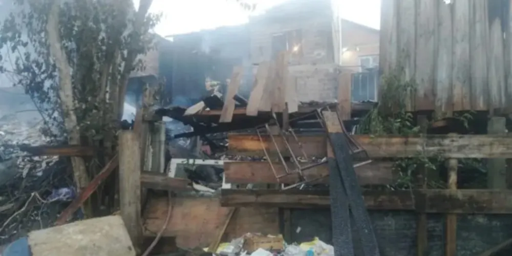 Ainda não há informações sobre as causas do incêndio.