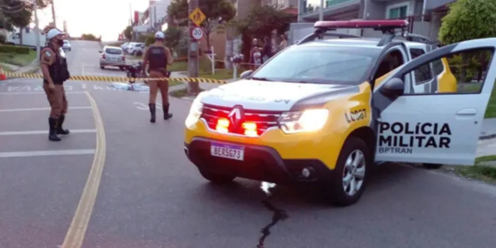 O acidente aconteceu na tarde desta quinta-feira (10), no bairro Xaxim, em Curitiba.