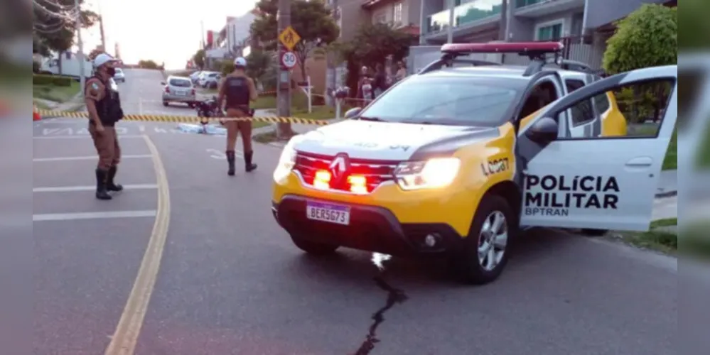 O acidente aconteceu na tarde desta quinta-feira (10), no bairro Xaxim, em Curitiba.